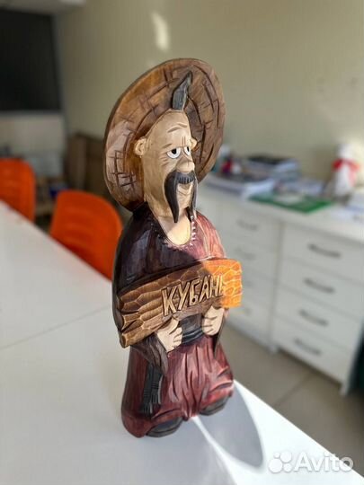 Деревянные статуэтка