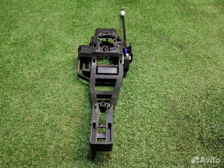 Кронштейн ручки двери передний правый Ford Focus 3