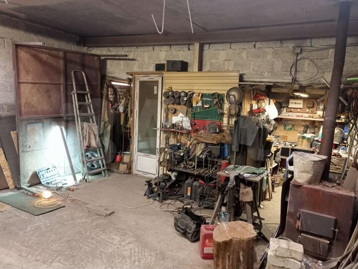 Гараж, > 30 м²