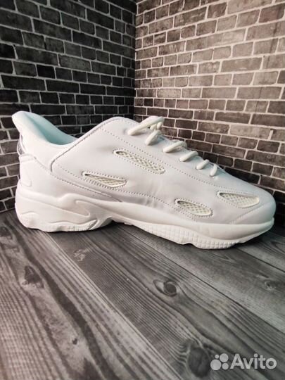 Кроссовки мужские adidas ozweego