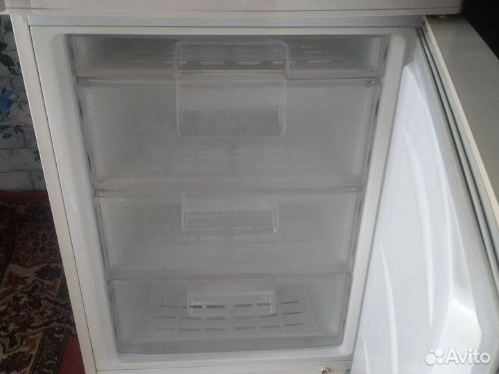 Холодильник узкий