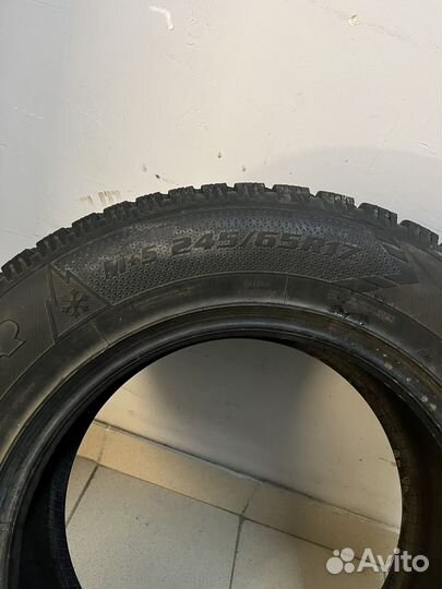 Goodyear UltraGrip 500 245/65 R17 107T