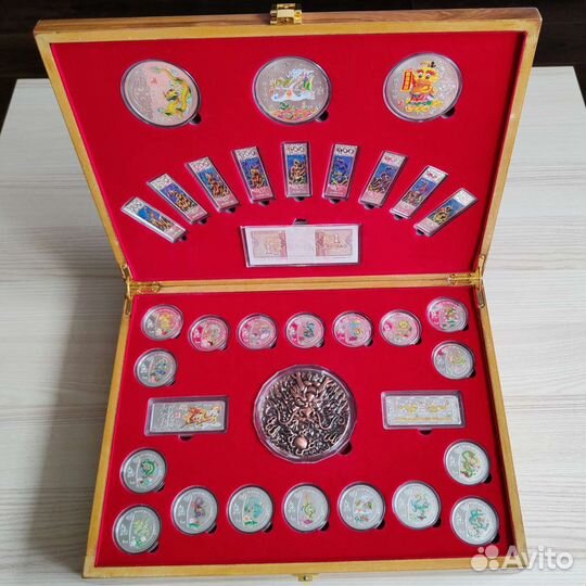 Шикарный набор из 33 медалей Год Дракона 2012 года