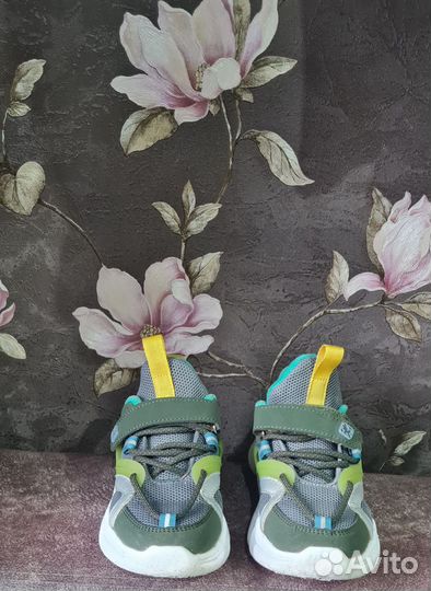 Кроссовки детские