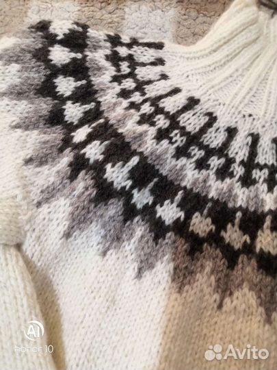 Шерстяной свитер ручной работы