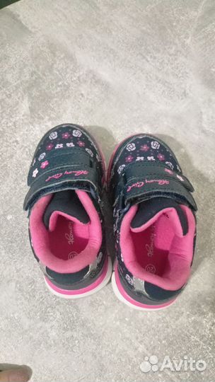 Кроссовки для девочки 20размер