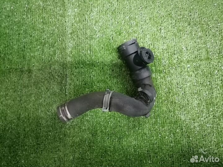 Патрубок охлаждения (радиатора) 8E0121049G Audi A4