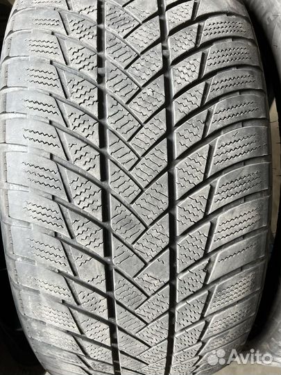 Bridgestone Blizzak LM-001 285/45 R21 113V