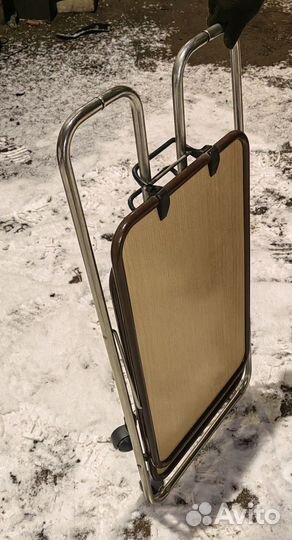 Складной сервировочный столик на колёсах