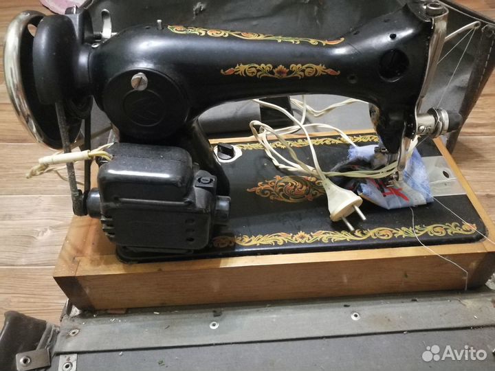 Швейная машина Подольск с электроприводом СССР