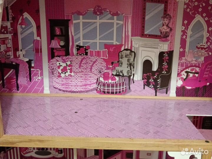 Большой кукольный домик