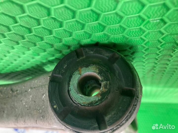 Рычаг подвески нижний правый Volkswagen Touareg NF