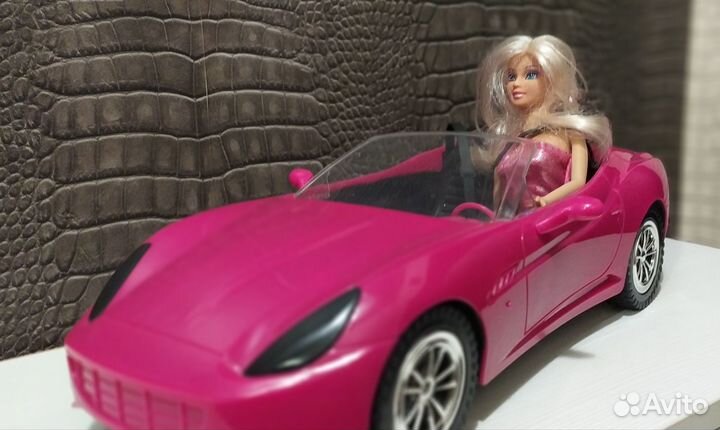 Кукла Barbie в кабриолете