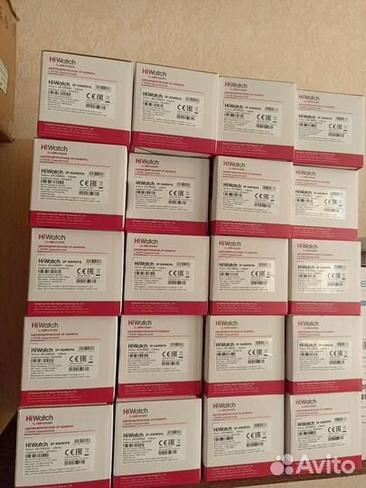 Камеры видеонаблюдения и кронштейны от Hiwatch