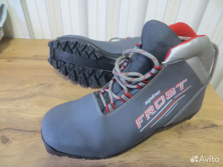 Ботинки и лыжи беговые