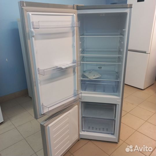 Холодильник с морозильной камерой. Доставка