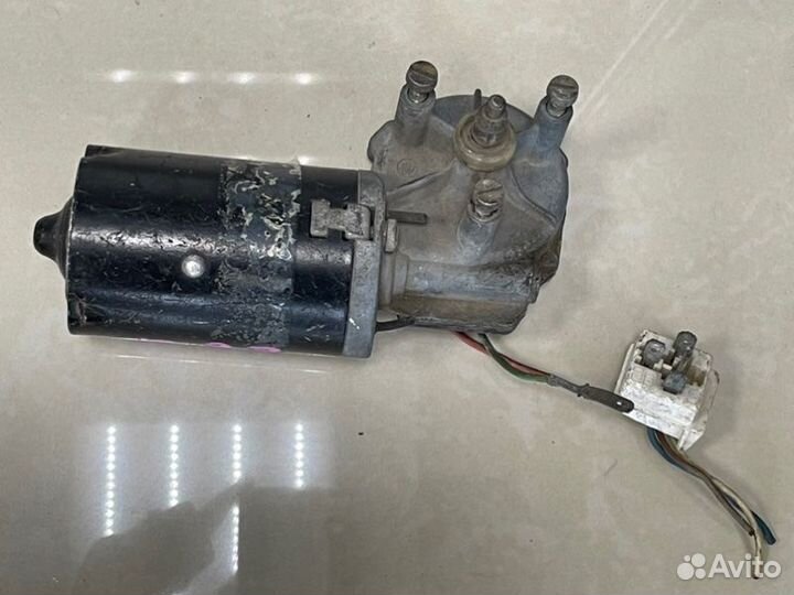 Мотор стеклоочистителя передний Bmw E23