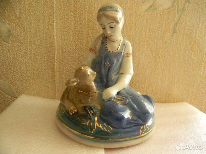 Статуэтка Аленушка с козленком.Старая гжель