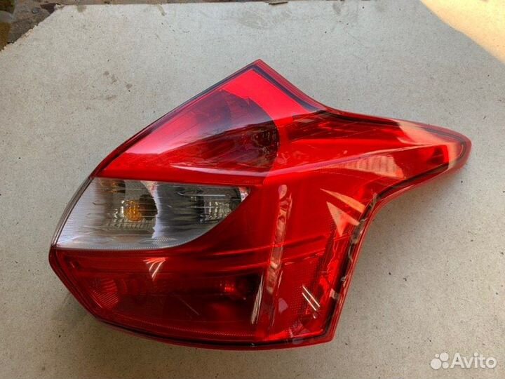 Фонарь задний правый Ford Focus 3 хетчбэк 1.6 pnda