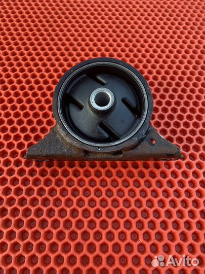 Опора двс нижняя задняя Mitsubishi Carisma