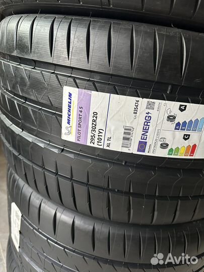 Michelin Pilot Sport 4 S 265/35 R20 и 295/30 R20