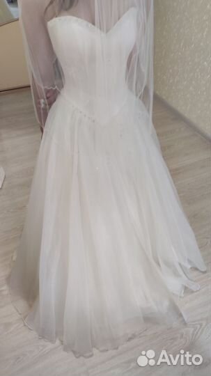 Свадебное платье, фата, сумка, подъюбник