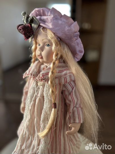 Кукла фарфоровая коллекционная
