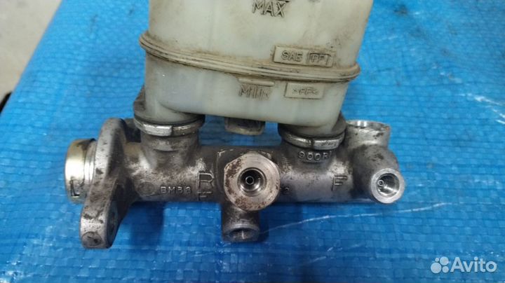 Главный тормозной цилиндр Nissan 460100M320 B14