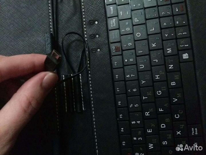 Чехол-клавиатура на планшет