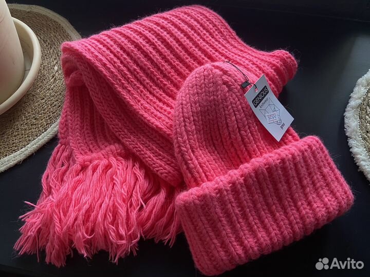 Комплект шапка и шарф новый