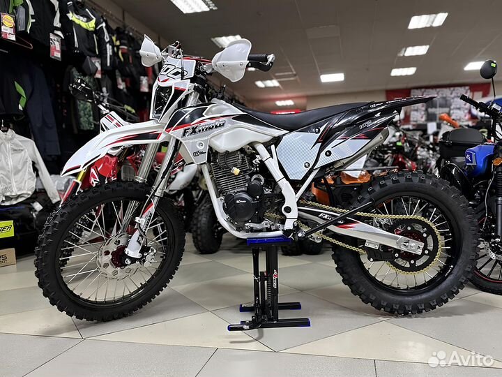 Мотоцикл FXMoto CB 300F