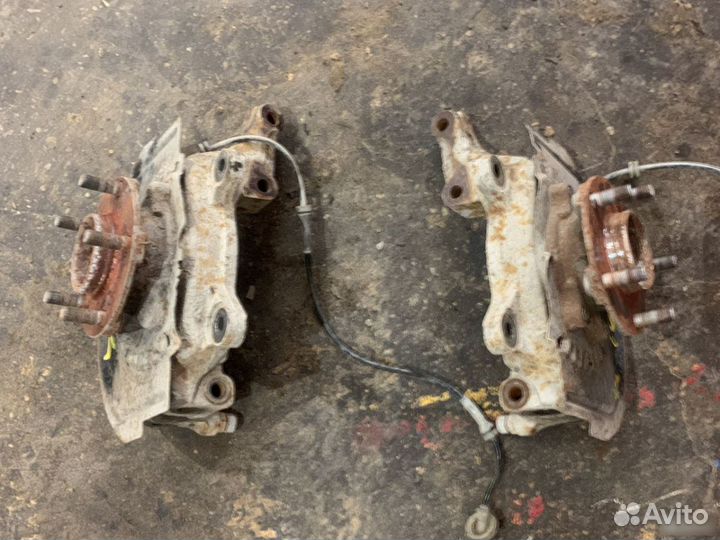 Кулак поворотный передний левый Nissan Murano Z50