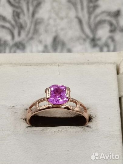 Золотое кольцо с натуральным сапфиром 585