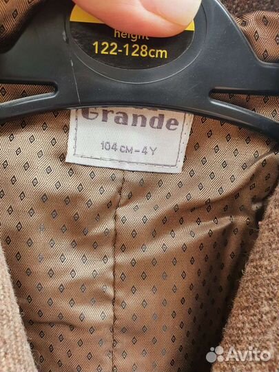 Пиджак для мальчика 104р