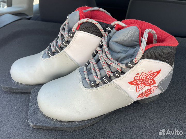 Лыжные ботинки классические