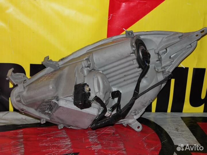 Фара правая Тойота Исис ANM10 (44-61) ксенон А736