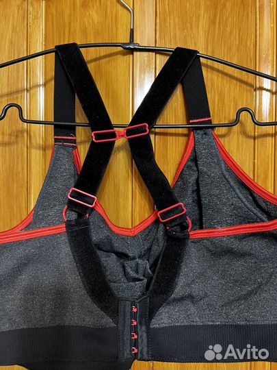 Бюстгалтер спортивный р. 90Е