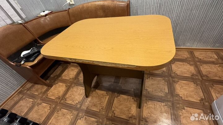 Кухонный стол