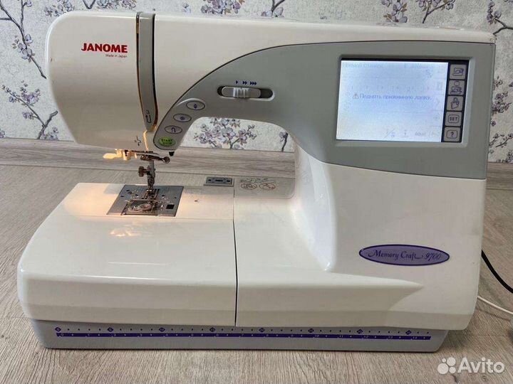 Швейная машина Janome