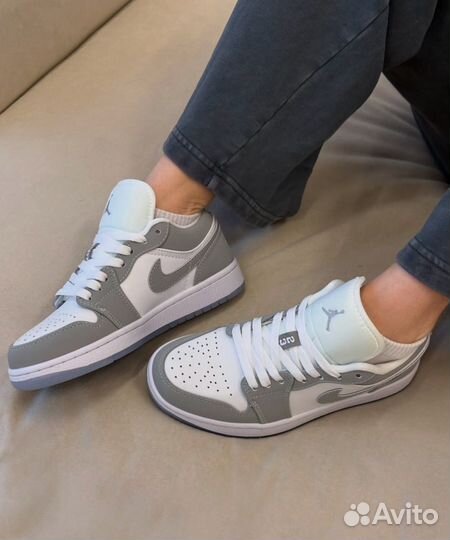 Nike air jordan 1 low wolf grey