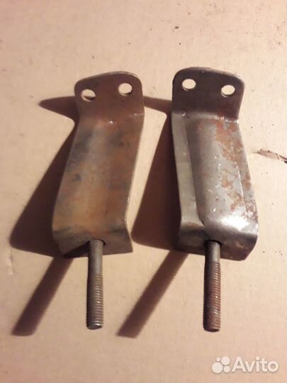 Кронштейн крепления бампера на Волгу 3110, 31105