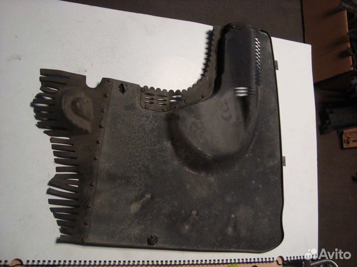 Декоративная крышка подкапотного пространства W211