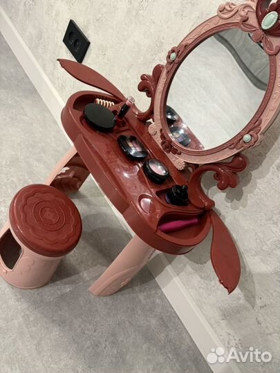 Детский туалетный столик