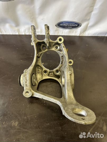 Кулак задний левый Audi 8K0505435AA