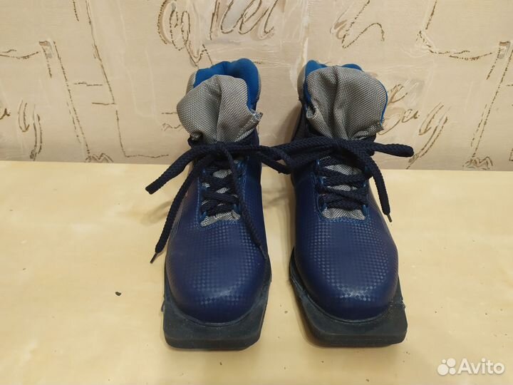 Лыжные ботинки 34,39,42 размер