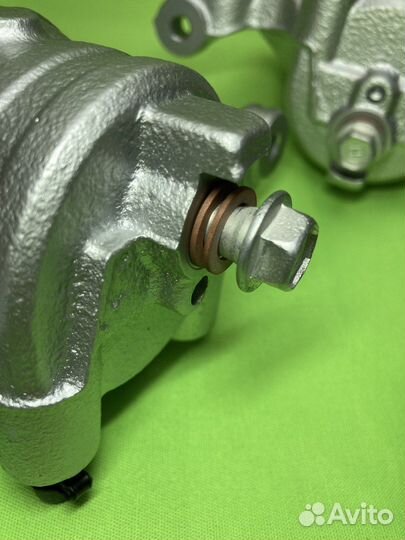 Nissan Cube тормозной суппорт