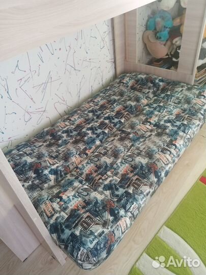 Двухъярусная кровать с диваном