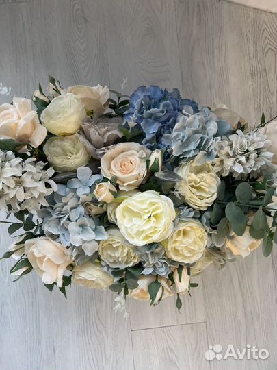 Искусственные цветы композиция