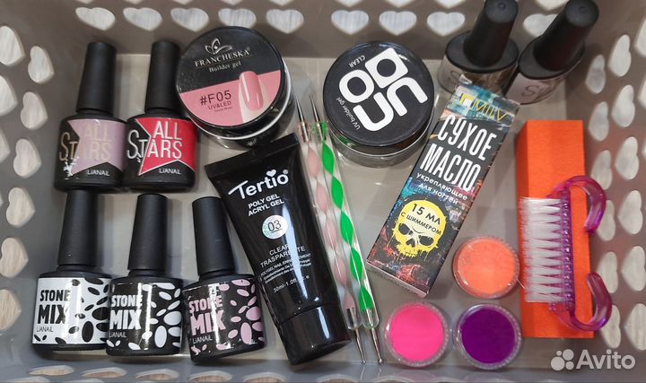 Лак для ногтей по 15 и гель-лак по 50
