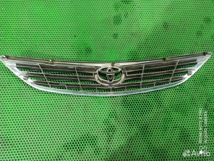 Решетка радиатора Toyota Camry
